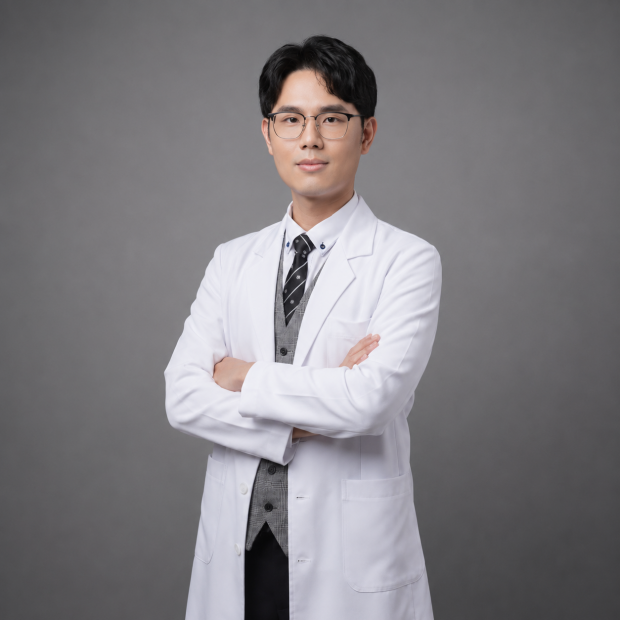 泓萱中醫診所 彭子桓 中醫師.png